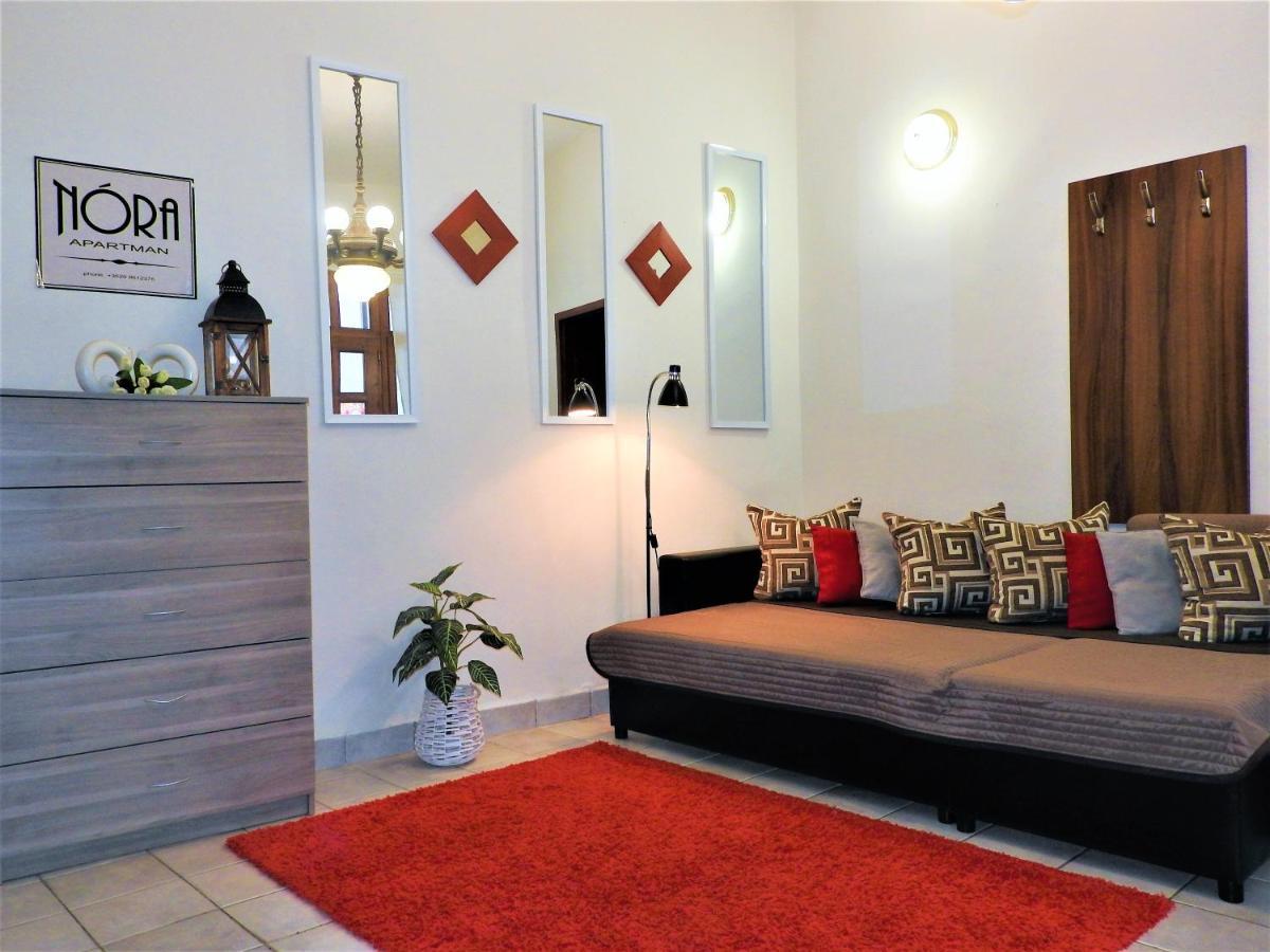 Nora Studio Apartman - Egerアパートメント エクステリア 写真