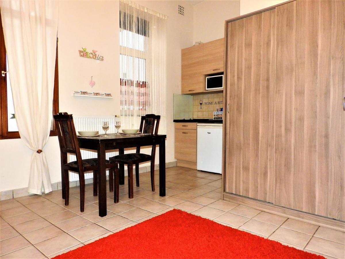Nora Studio Apartman - Egerアパートメント エクステリア 写真