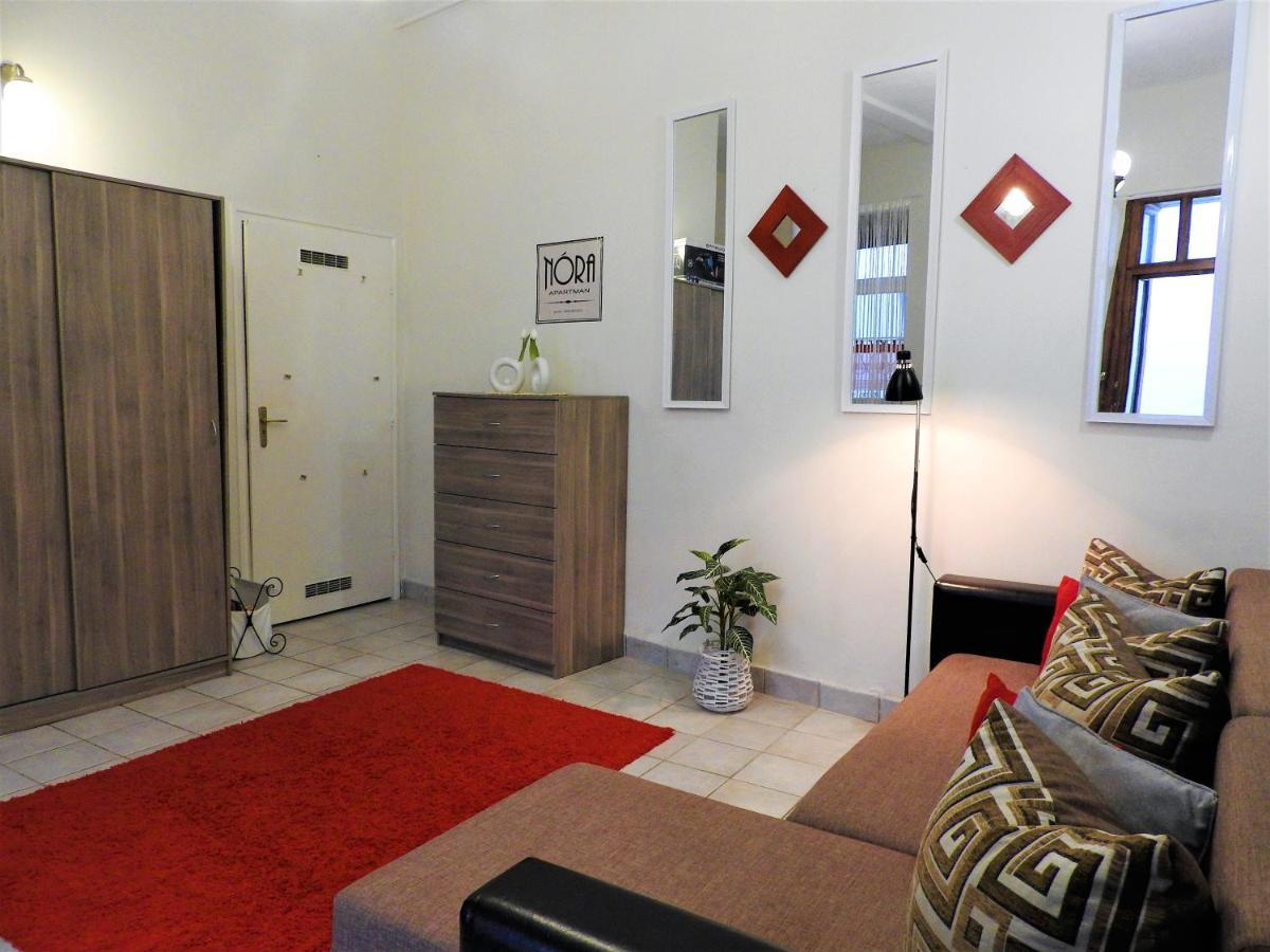 Nora Studio Apartman - Egerアパートメント エクステリア 写真